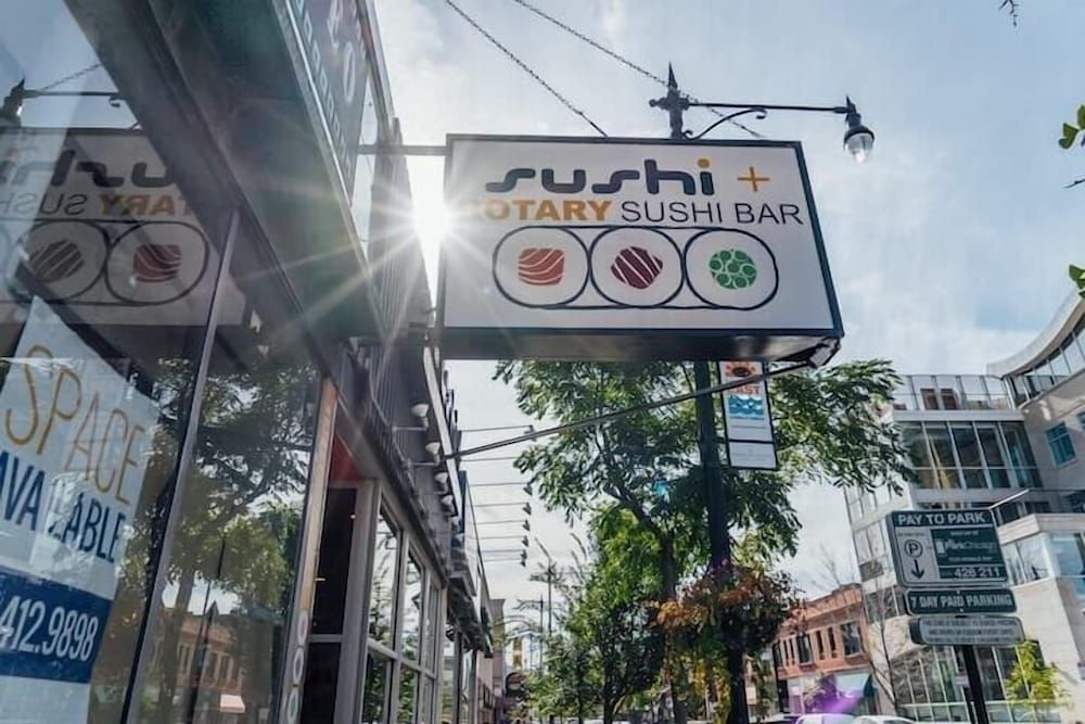 undefined Newly Decorated 1BR 1BA Apt in Lake View 5