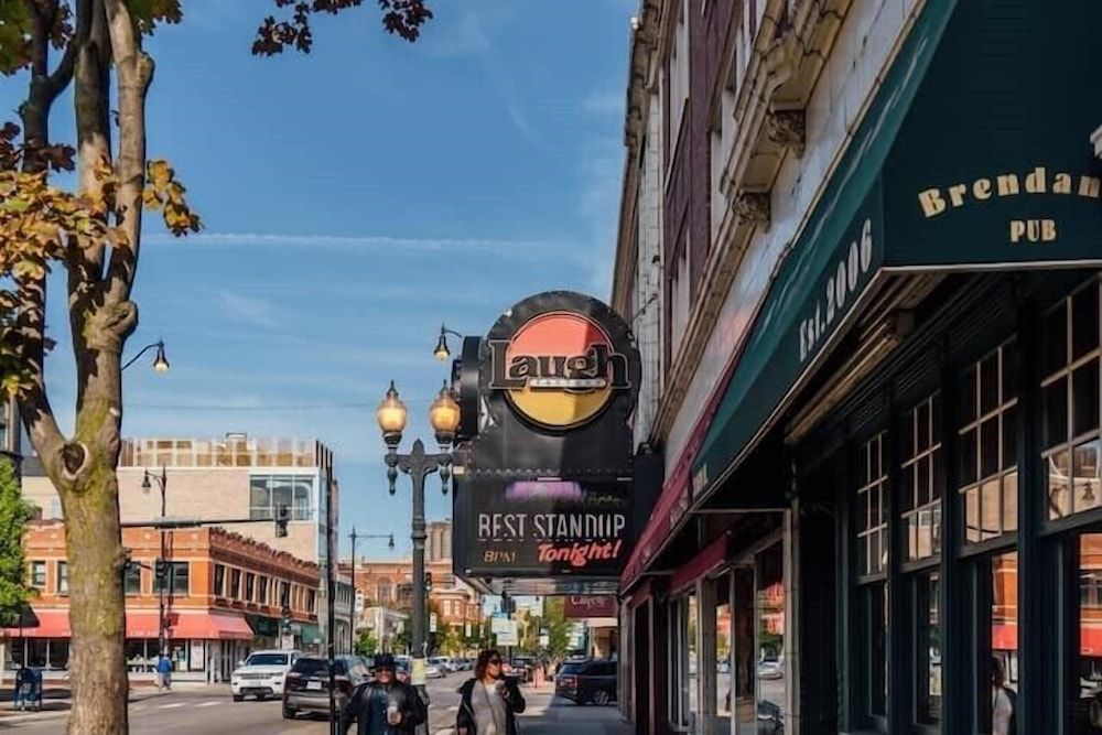 undefined Newly Decorated 1BR 1BA Apt in Lake View 2