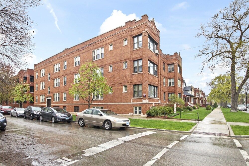 undefined Classy 2BR Spacious Apt in Avondale 4