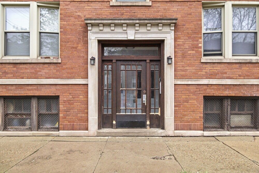 undefined Classy 2BR Spacious Apt in Avondale 3