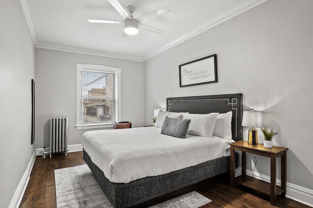 undefined Classy 2BR Spacious Apt in Avondale 7