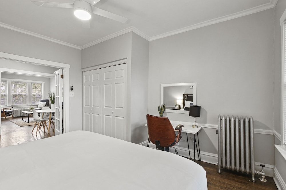 undefined Classy 2BR Spacious Apt in Avondale