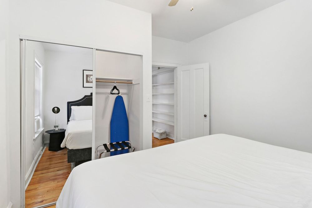 undefined Cozy Modern 1BR Apt in Boystown 2