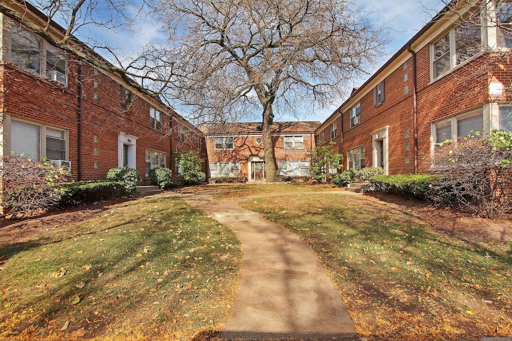 undefined 1BR Roomy Apartment in Bowmanville