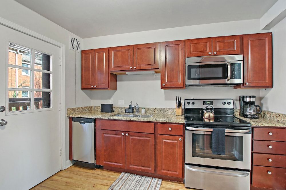 undefined 1BR Roomy Apartment in Bowmanville 9