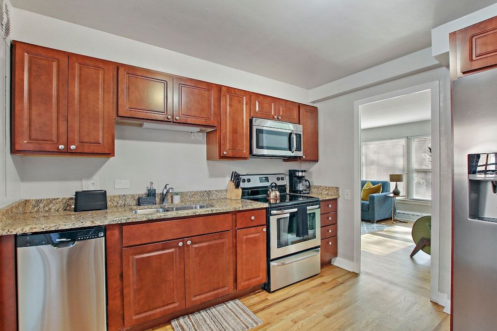 undefined 1BR Roomy Apartment in Bowmanville 7