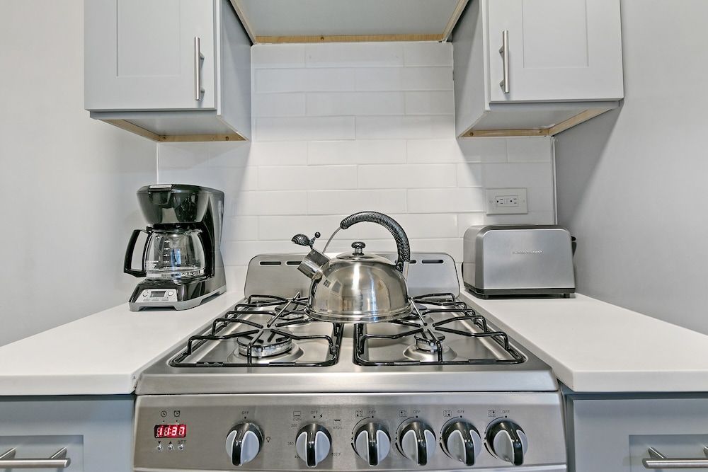 undefined Lively Rejuvenating 1BR Apt in Lake View 6