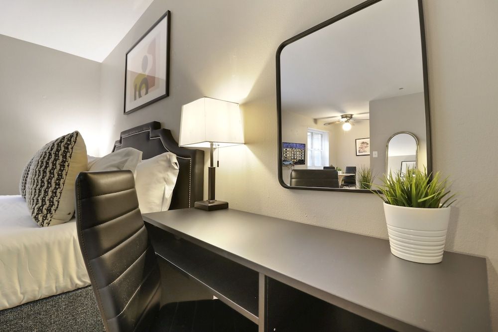 undefined Fully Furnished Studio Apt in Lakeview 4