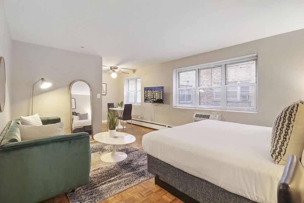 undefined Fully Furnished Studio Apt in Lakeview 9