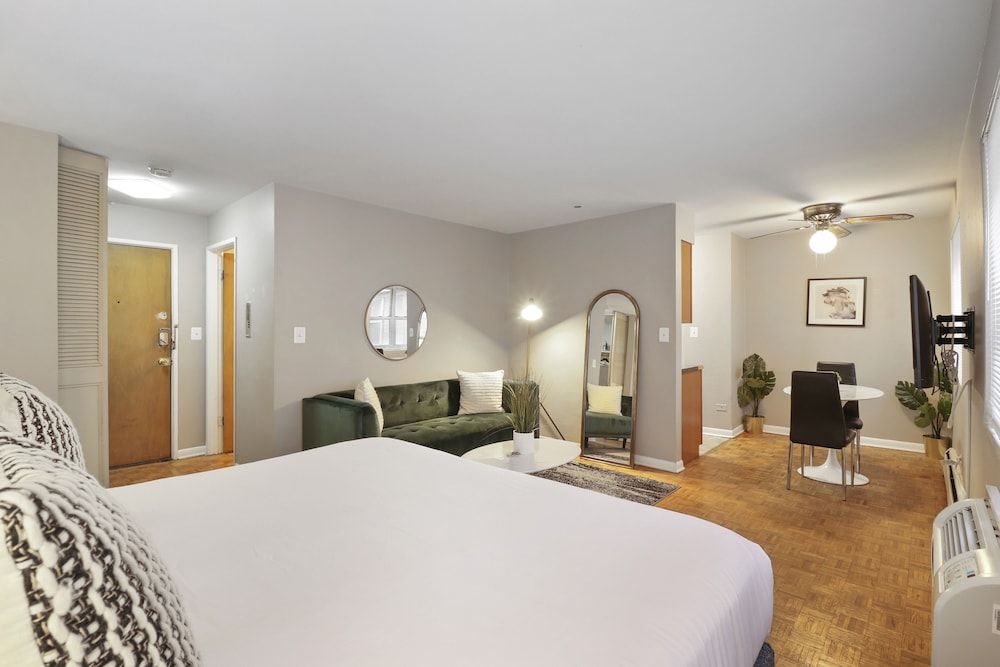 undefined Fully Furnished Studio Apt in Lakeview 5