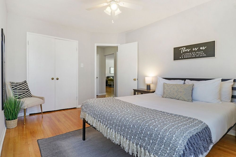 undefined 2BR Modern & Comfy Apt in Rogers Park 5