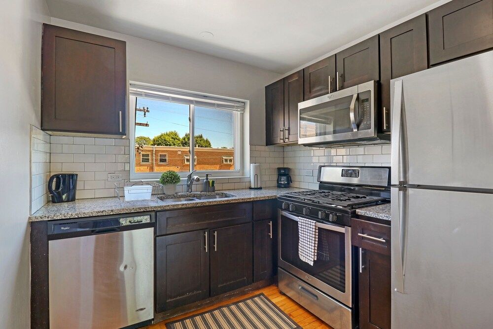 undefined 2BR Modern & Comfy Apt in Rogers Park 10