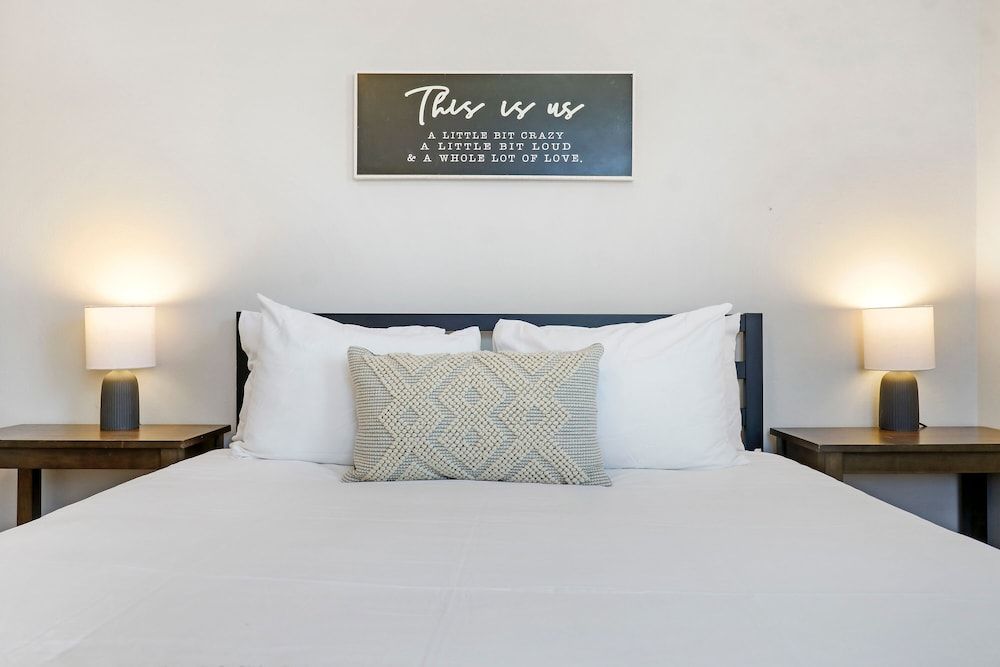 undefined 2BR Modern & Comfy Apt in Rogers Park 8