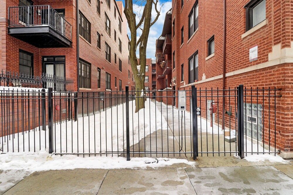 undefined Remodeled Studio Apt in East Lakeview 3