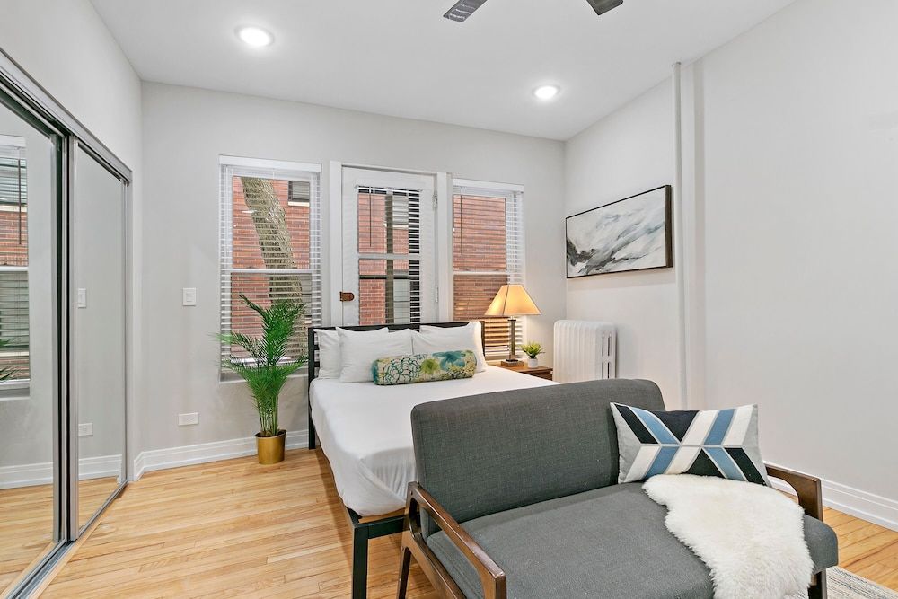 undefined Remodeled Studio Apt in East Lakeview