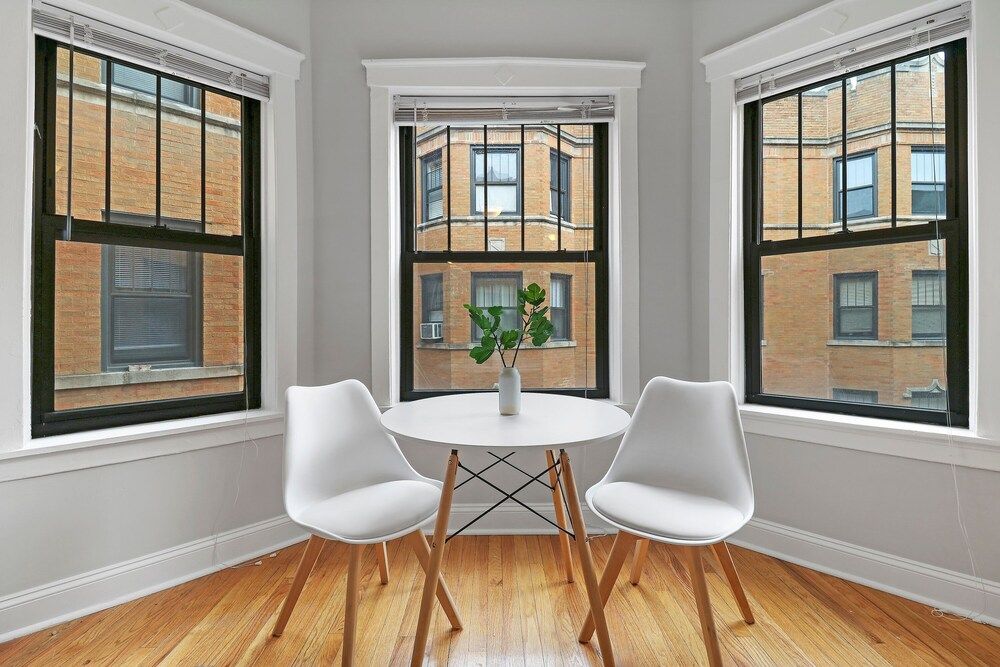 undefined Portage Park Classic 1BR Apt in Montrose 9