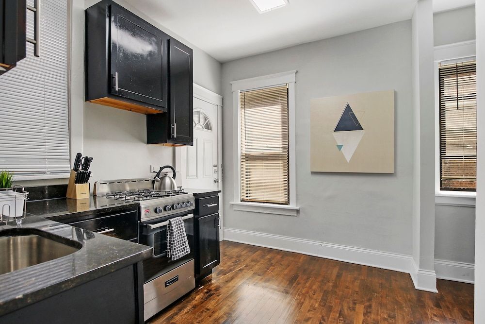 undefined 2BR Comfy & Chic Sunnyside Apt near Shop 8