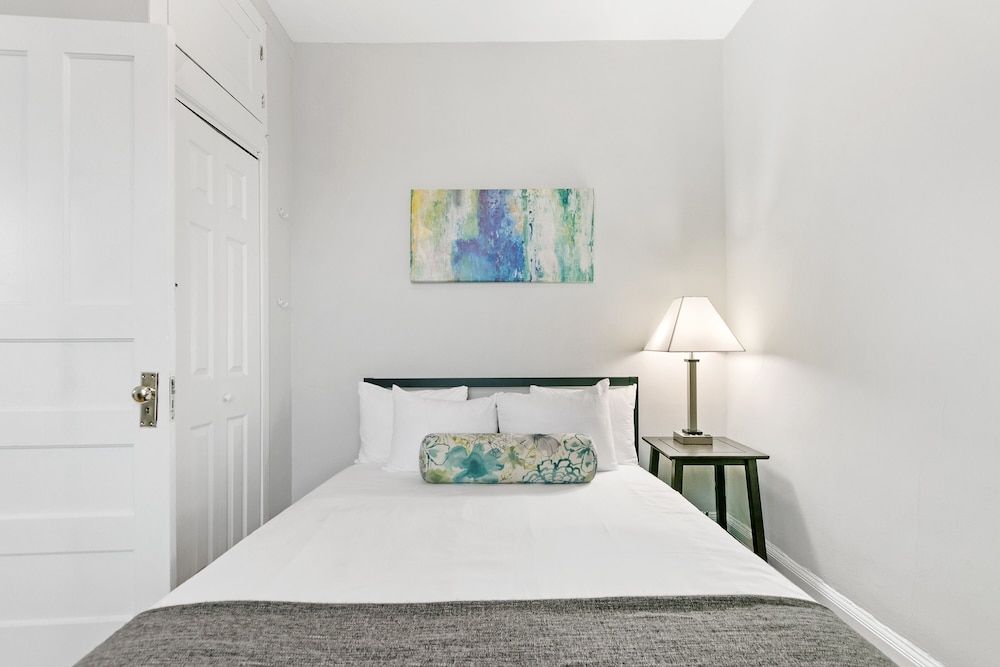 undefined 2BR Real Comfy Apt in Wrigleyville 4