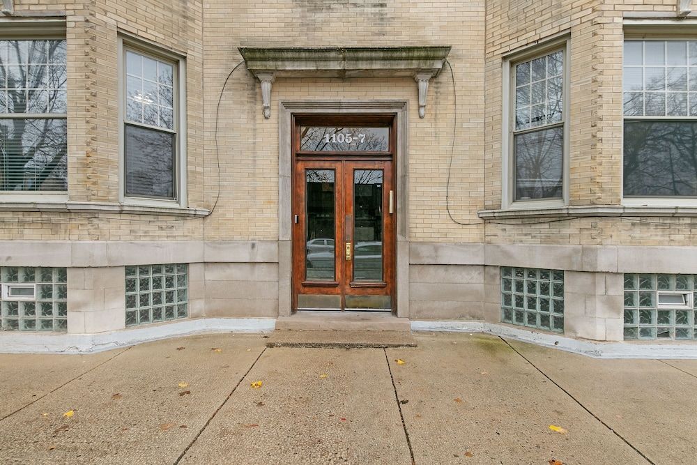 undefined 2BR Real Comfy Apt in Wrigleyville 2