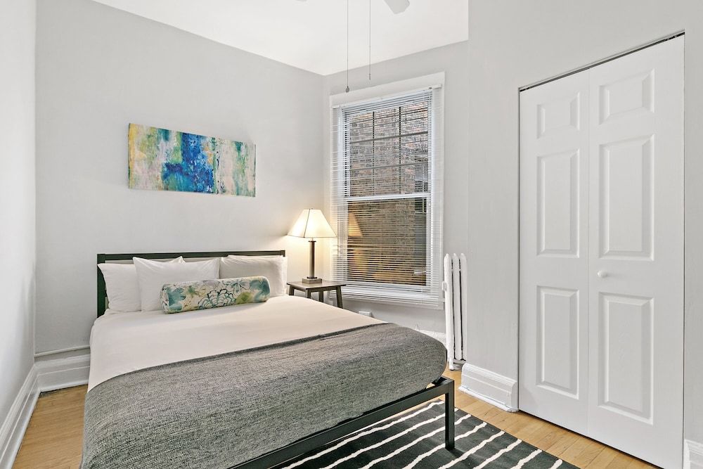 undefined 2BR Real Comfy Apt in Wrigleyville