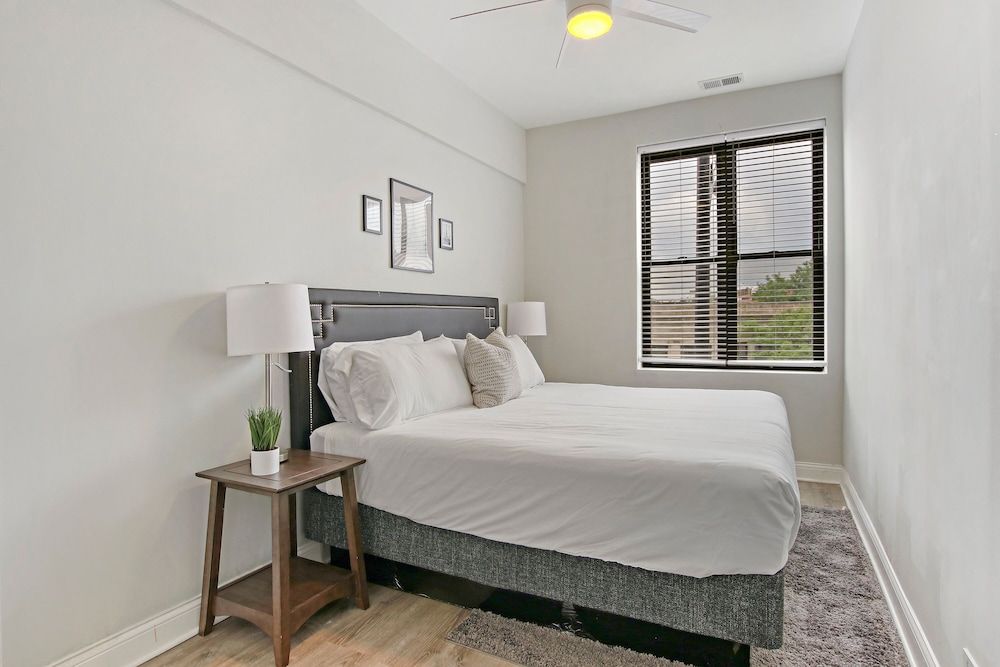 undefined 3BR Apt in Logan Square near Highlights 6