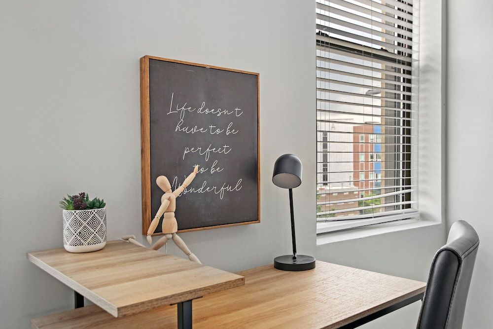 undefined 3BR Apt in Logan Square near Highlights 4