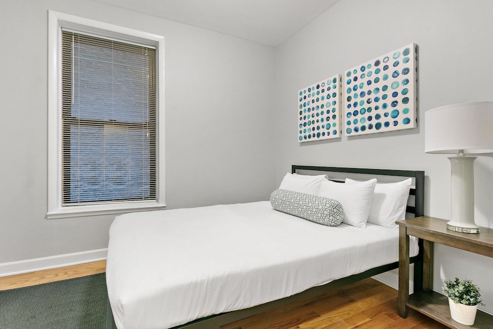 undefined 2BR Furnished Apartment in Boystown 5