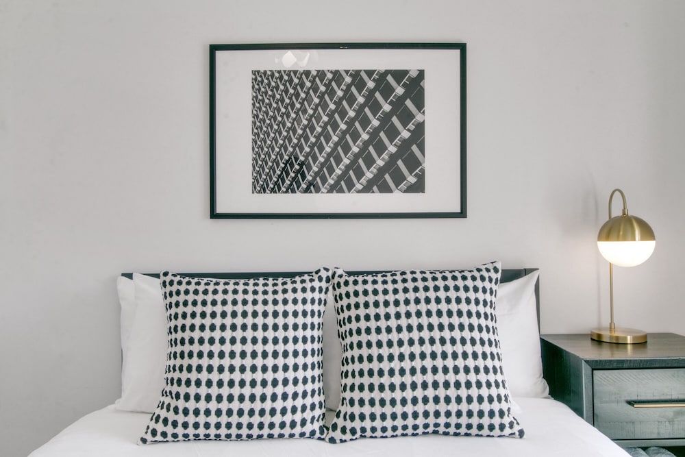 undefined 1BR Apartment with Laundry in West Loop 2