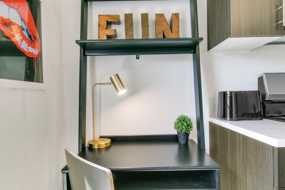 undefined 1BR Apartment with Laundry in West Loop 3