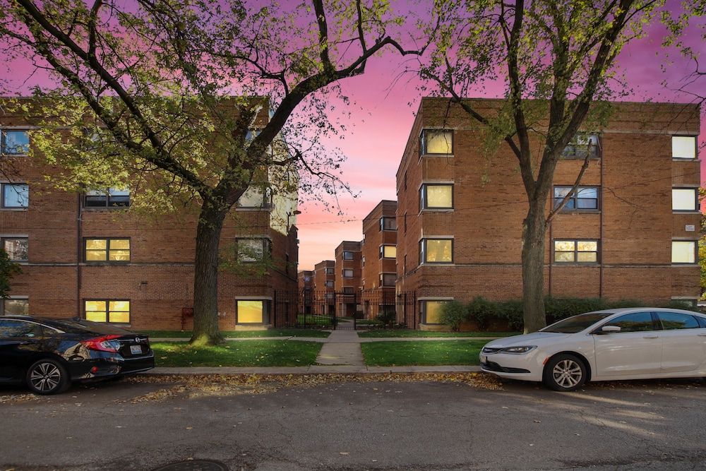 undefined 2BR Rogers Park Apt in Sheridan 2