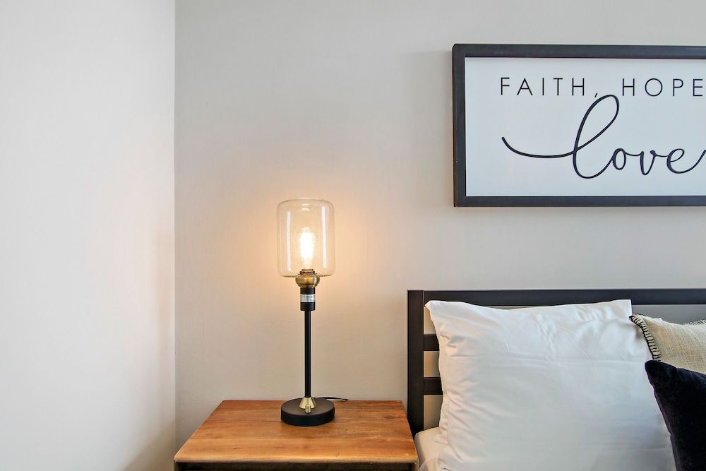 undefined 3BR Homey Living Room Apt in Bell Ave 4