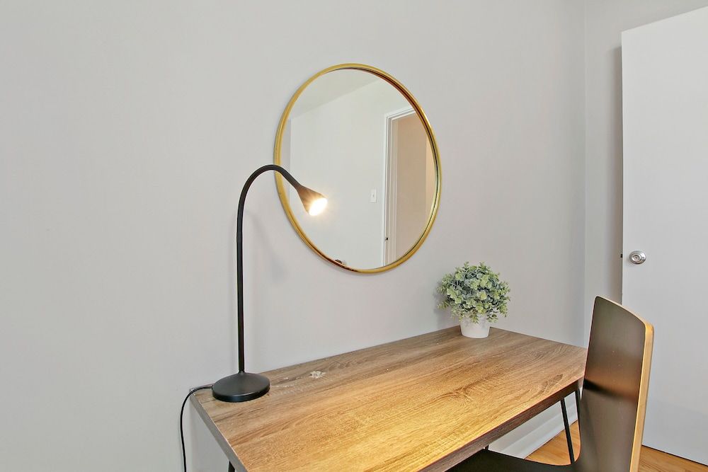 undefined 3BR Homey Living Room Apt in Bell Ave 5