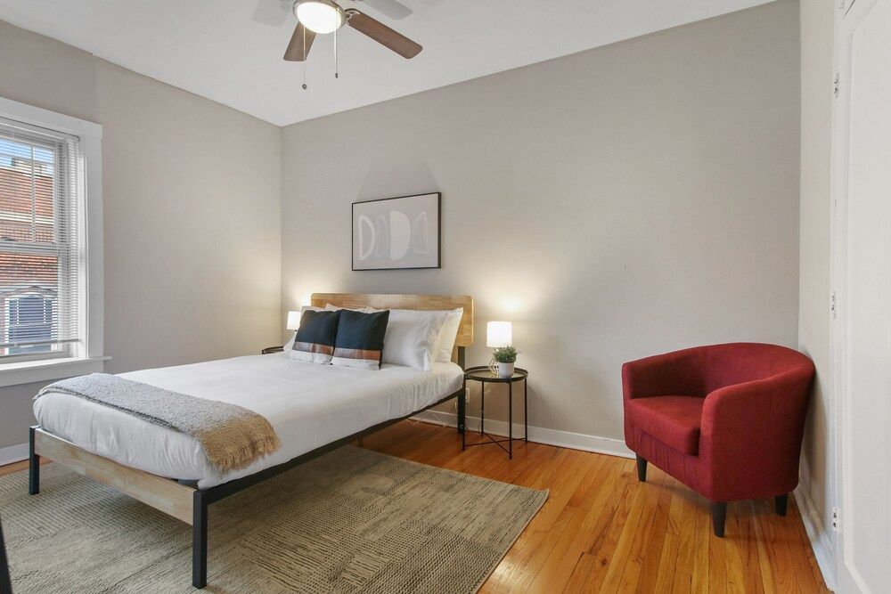 undefined 3BR Apartment w Laundry in Rogers Park 6