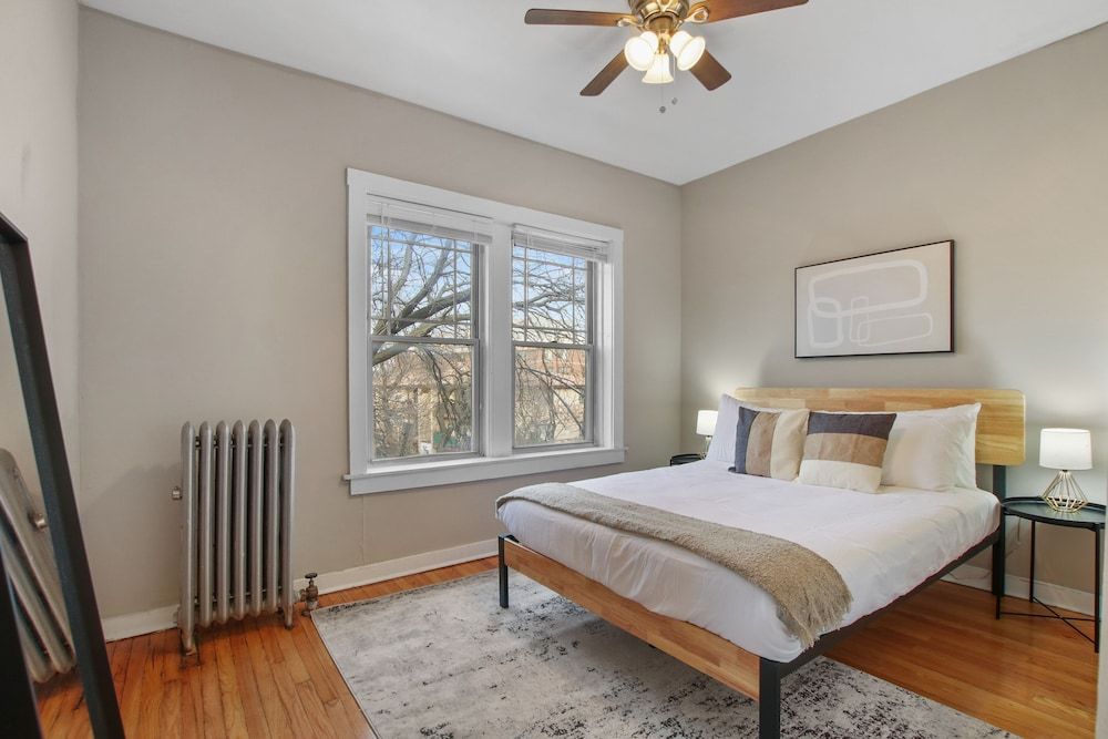 undefined 3BR Apartment w Laundry in Rogers Park 3