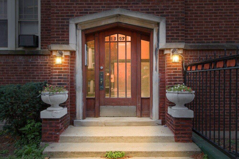 undefined 3BR Apartment w Laundry in Rogers Park 2