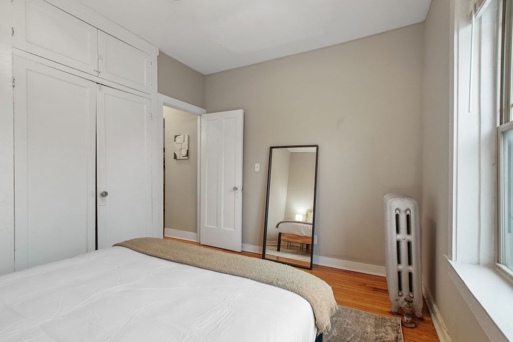 undefined 3BR Apartment w Laundry in Rogers Park 4