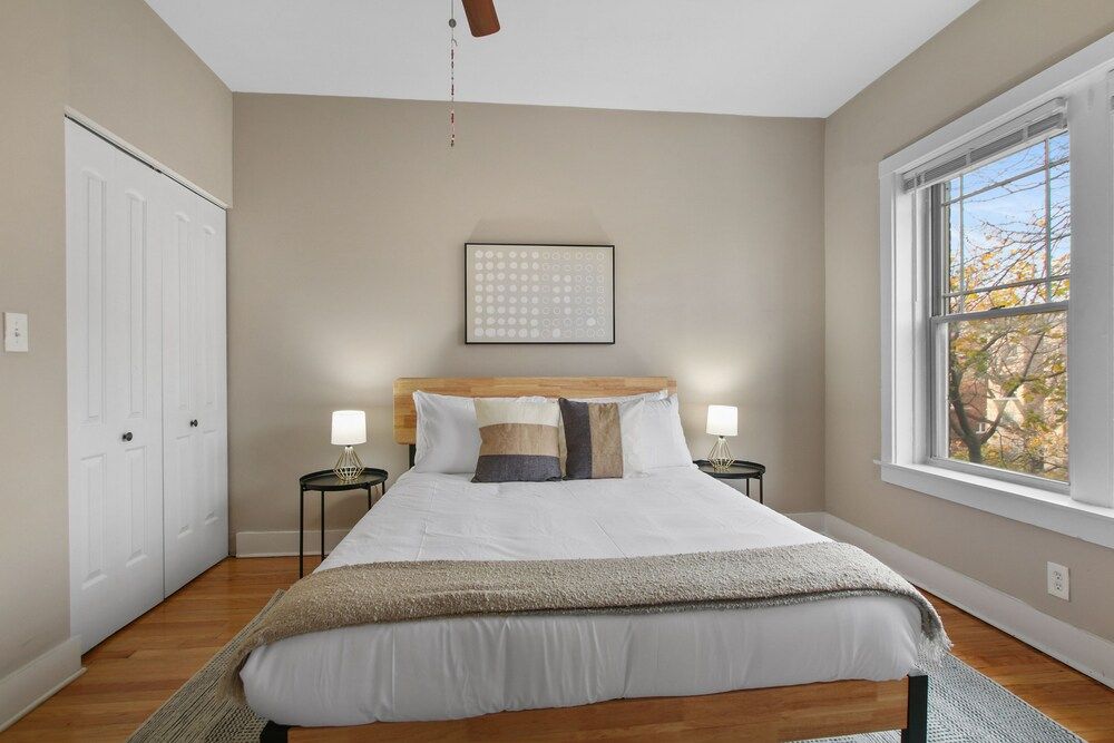 undefined 3BR Apartment w Laundry in Rogers Park 8