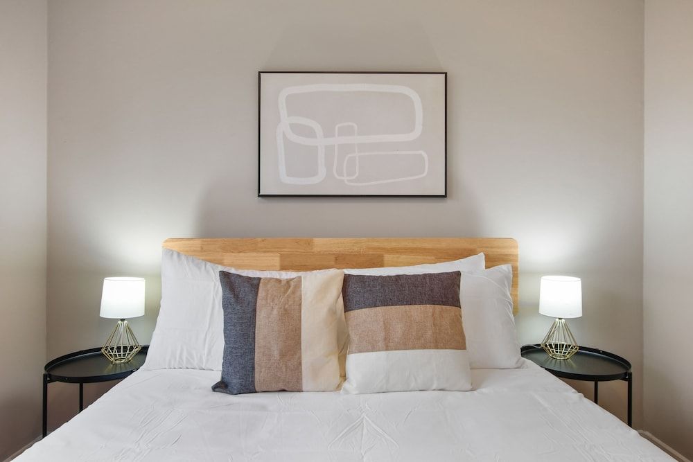 undefined 3BR Apartment w Laundry in Rogers Park 7