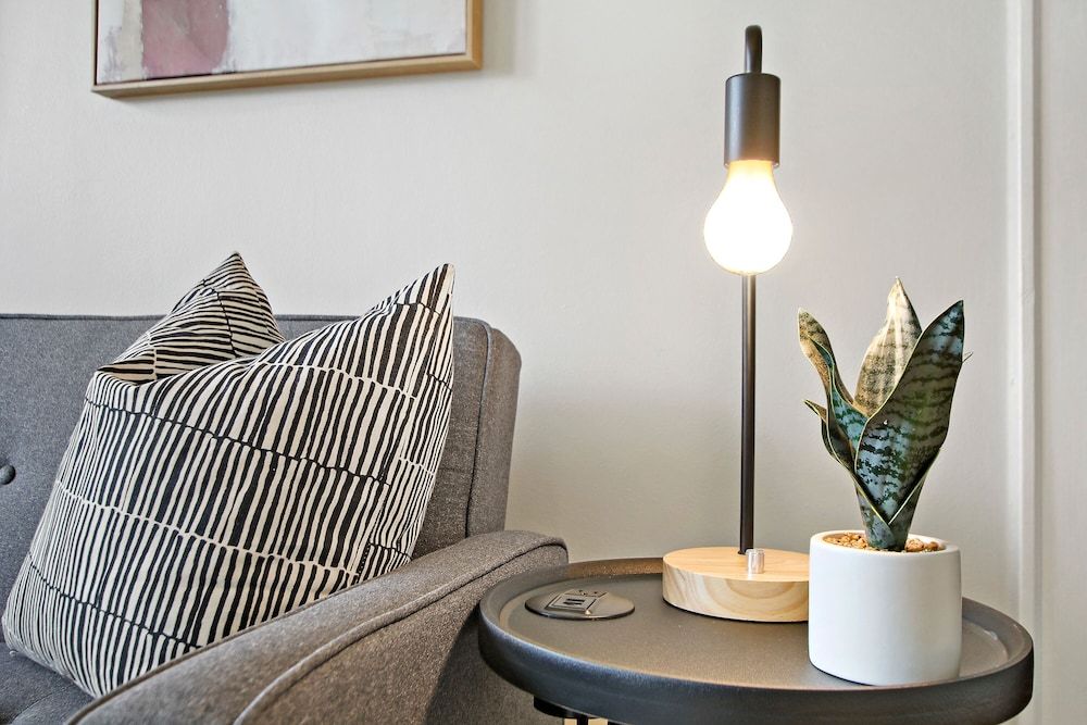 undefined 1BR Vibrant Apt in Old Irving Park 10