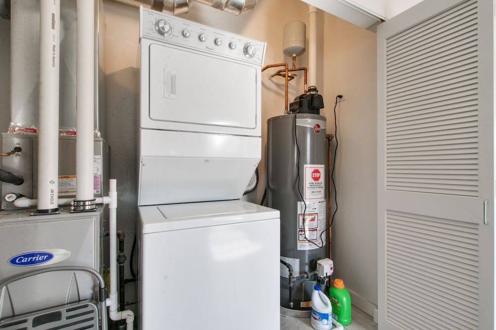 undefined 1BR Apt near Pay Parking in West Loop 9