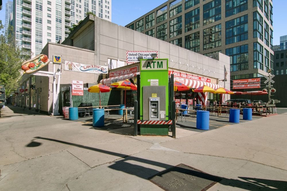 undefined 1BR Apt near Pay Parking in West Loop 2