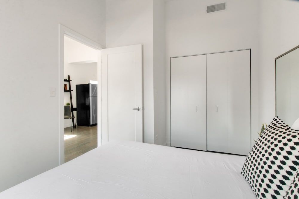 undefined 1BR Apt near Pay Parking in West Loop