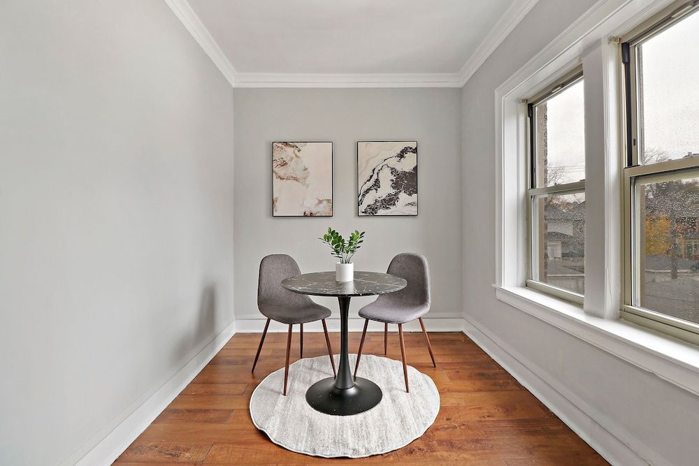 undefined 1BR Portage Park Apt in Montrose 6