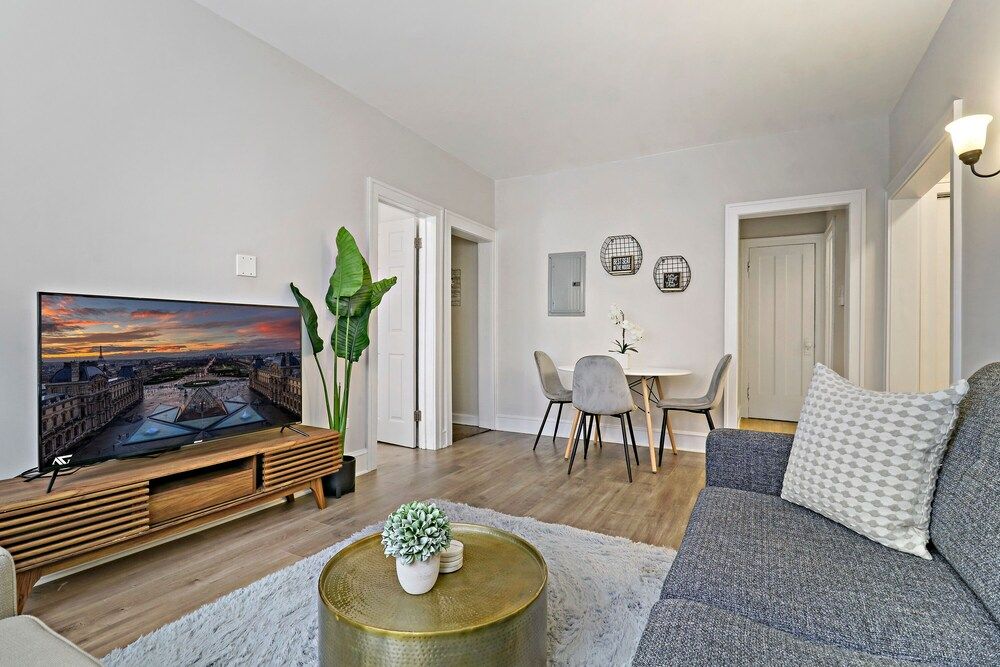 undefined 2BR Warm Lovely Home in Rogers Park 9