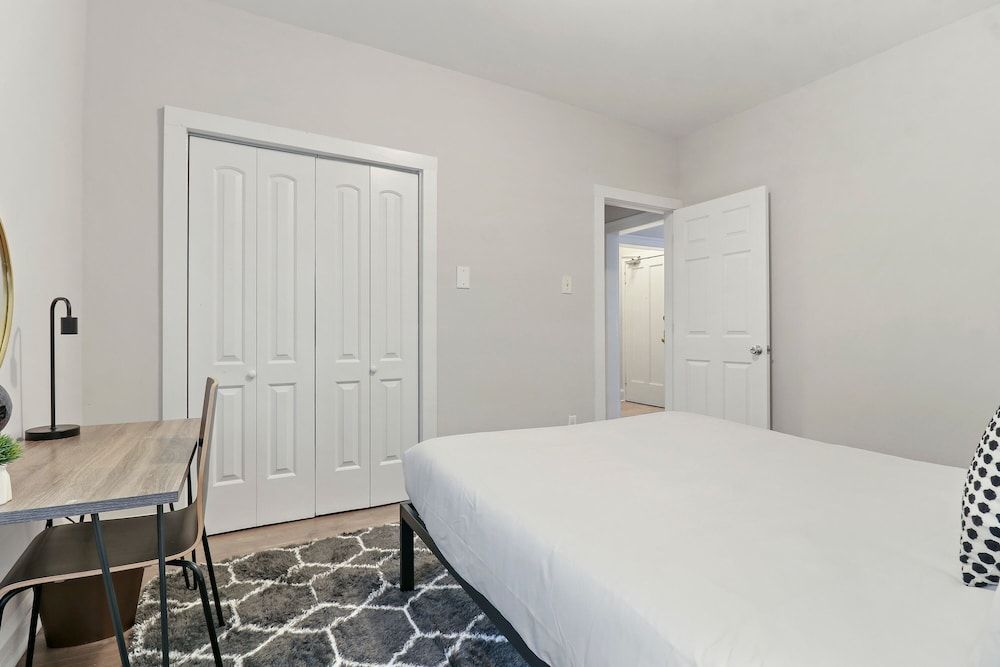 undefined 2BR Warm Lovely Home in Rogers Park 5