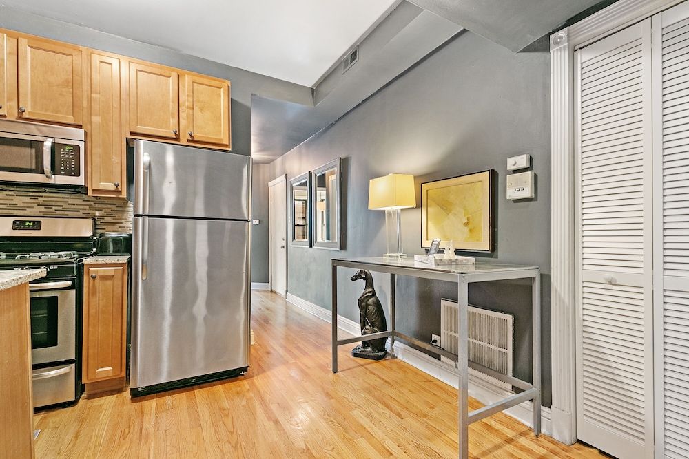undefined 2BR Designer Apt in Festive Boystown 8