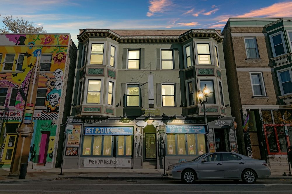 undefined 2BR Designer Apt in Festive Boystown 3