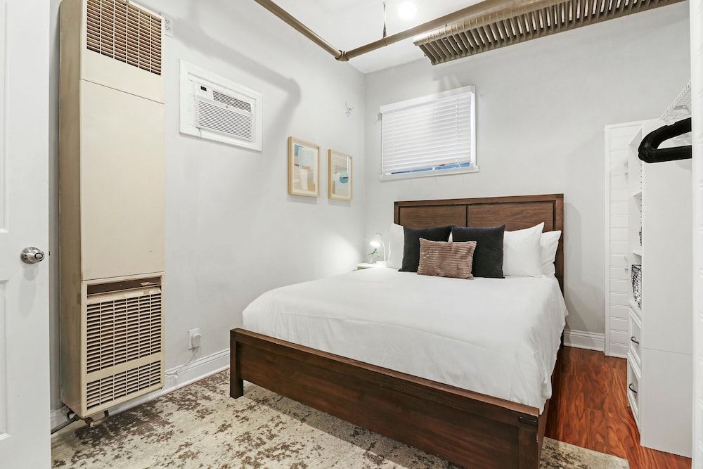 undefined Stylish & Furnished Studio in Lakeview 6