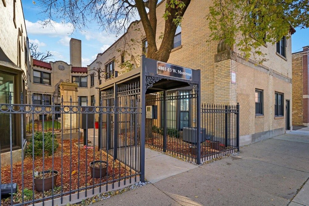 undefined Appealing Montrose 1BR in Portage Park 2