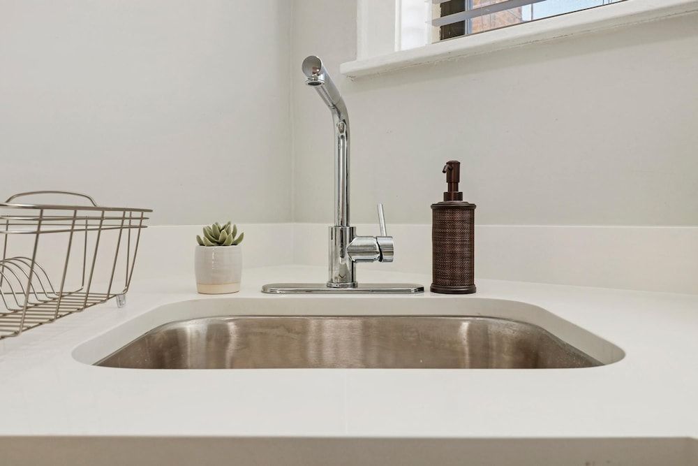 undefined Appealing Montrose 1BR in Portage Park 10